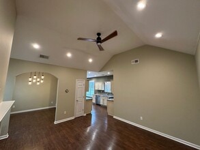 1463 Down River Dr in Memphis, TN - Building Photo - Building Photo