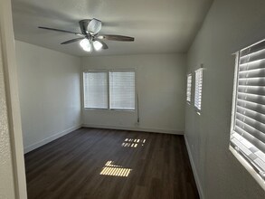 2305 Lemon Ave in Signal Hill, CA - Building Photo - Building Photo