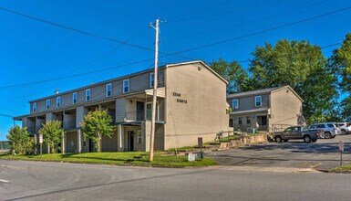 4015 W 7th St in Little Rock, AR - Foto de edificio - Building Photo