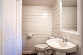 926 Austin Ave in Port Orchard, WA - Foto de edificio - Building Photo