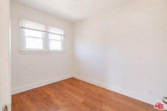 537 S Kenmore Ave in Los Angeles, CA - Building Photo - Building Photo