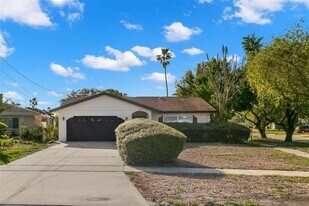 5931 Denver St NE, Unit PH1 1319 in St. Petersburg, FL - Building Photo