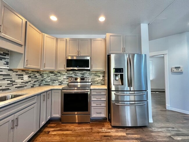 3 Bed, 3 Bath Townhome in Fort Collins! in Fort Collins, CO - Building Photo - Building Photo