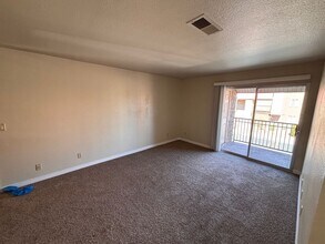 5295 Indian River Dr in Las Vegas, NV - Building Photo - Building Photo