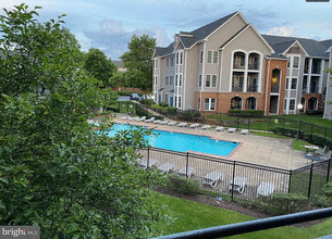 20447 Chesapeake Sq, Unit 20447 Chesapeake Sq #302 in Potomac Falls, VA - Building Photo - Building Photo