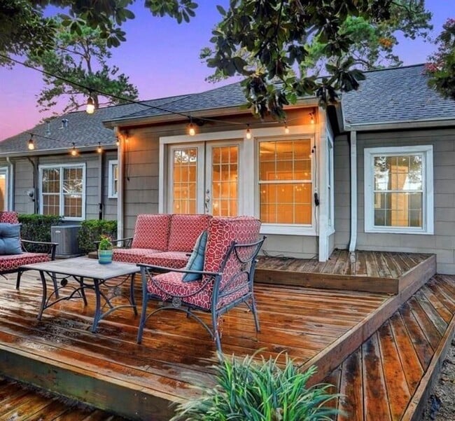 property at 515 W 30th St