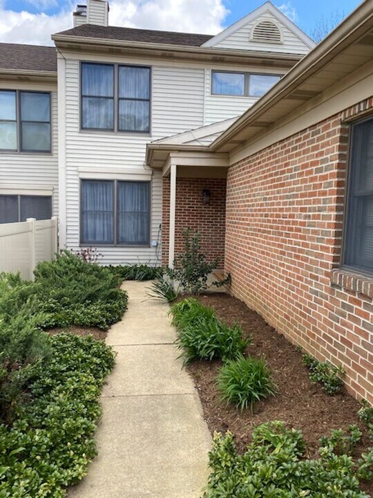 1844 Spring Ridge Ln in Lancaster, PA - Building Photo