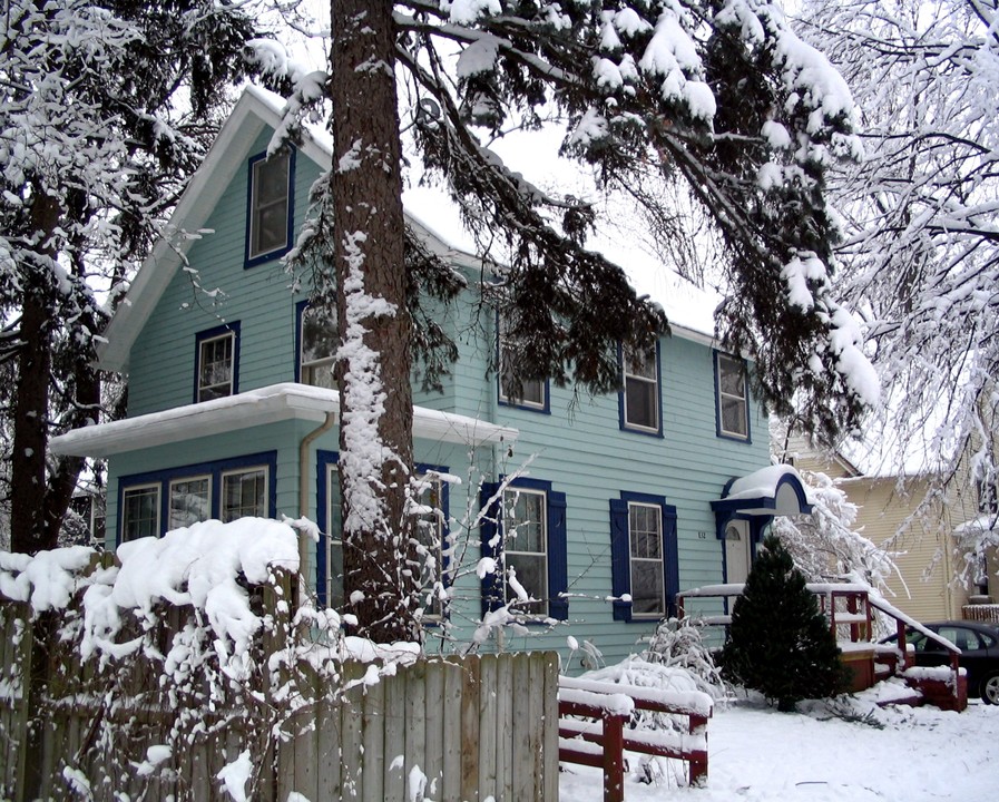 832 Brookwood Pl in Ann Arbor, MI - Foto de edificio