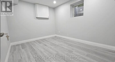 24 McGarry Dr in Kitchener, ON - Building Photo - Building Photo