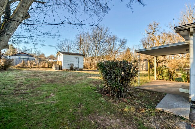 property at 836 Commerce St