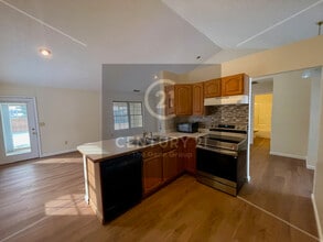 106 Warner Dr in Englewood, OH - Building Photo - Building Photo