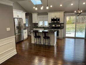 9 Twin Cedar Ln in Northport, NY - Building Photo - Building Photo