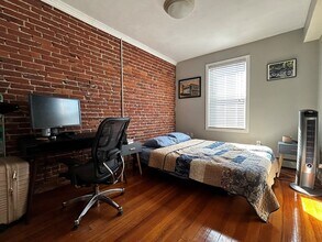 32 Harbor St, Unit 2 in Salem, MA - Building Photo - Building Photo