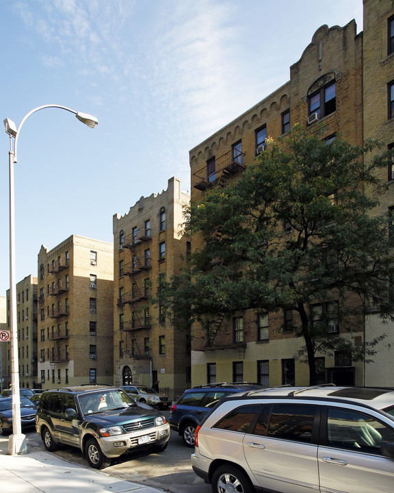 213 Bennett Avenue in New York, NY - Building Photo