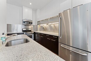 88 Kingston St, Unit 5C in Boston, MA - Building Photo