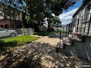 178 Fern Ave in Lyndhurst, NJ - Building Photo - Building Photo