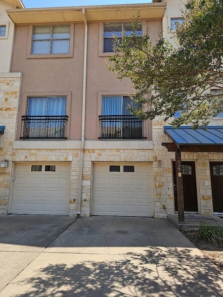 property at 13420 Lyndhurst St