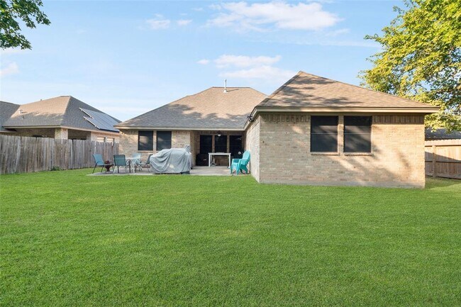 103 Silver Bay Ln in Lake Jackson, TX - Building Photo - Building Photo