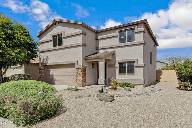 1746 E Desert Moon Trail