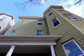 21 Granite St, Unit 2 in Somerville, MA - Foto de edificio - Building Photo