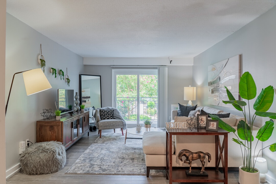 Sterling Glenwood Apartments in Raleigh, NC - Building Photo