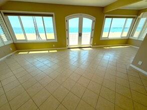 1319 E Seal Way, Unit B in Seal Beach, CA - Building Photo - Building Photo
