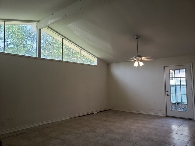 2117 Rio Grande Plz in Orange, TX - Building Photo - Building Photo