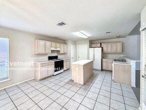 112 Antietam Trail in Elgin, TX - Building Photo - Building Photo