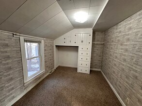 17 S 1st St in Cedar Springs, MI - Foto de edificio - Building Photo