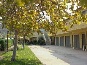 6470 Katherine Rd in Simi Valley, CA - Building Photo - Building Photo