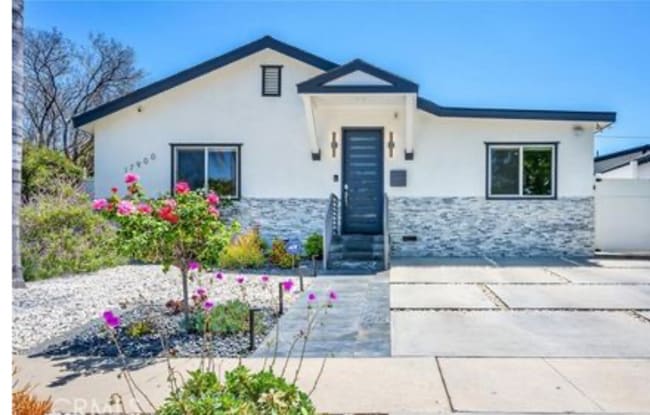 17900 Bullock St in Los Angeles, CA - Building Photo - Building Photo