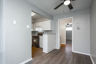 Dell Marr in Garland, TX - Foto de edificio - Interior Photo