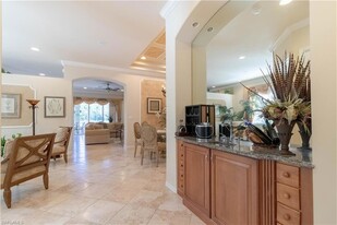 5725 Lago Villaggio Way, Unit 2107 in Naples, FL - Foto de edificio - Building Photo