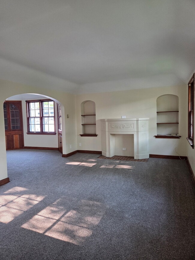3122 N 49th St, Unit 49th St Upper