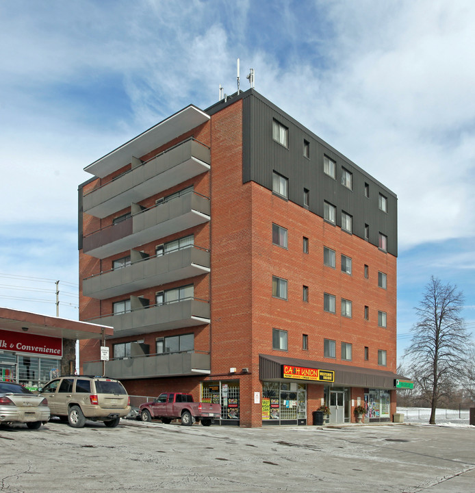 Flower Town Apartments in Brampton, ON - Building Photo