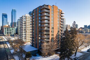 540 14th Ave SW in Calgary, AB - Building Photo
