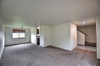8811 Milbanke Dr SE in Olympia, WA - Building Photo - Building Photo