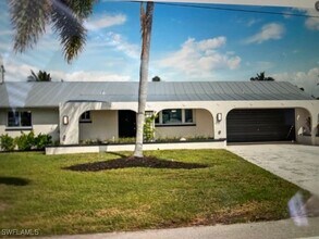 6128 Cocos Dr in Ft. Myers, FL - Building Photo - Building Photo