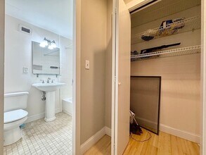 8 Juniper St, Unit 18 in Brookline, MA - Foto de edificio - Building Photo