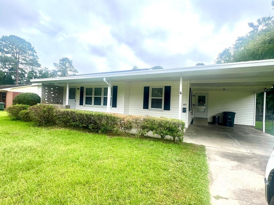 121 Orchard Ln in Thomasville, GA - Building Photo
