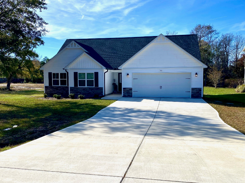 352 Chadwick Acres Rd in Sneads Ferry, NC - Building Photo