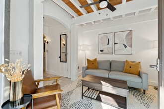 33 Cannon St, Unit 402 in Charleston, SC - Foto de edificio - Building Photo