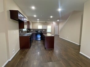 8138 Gallahad St in Houston, TX - Foto de edificio - Building Photo