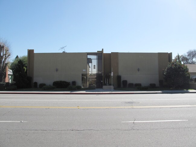 11816 Downey Ave in Downey, CA - Foto de edificio - Building Photo