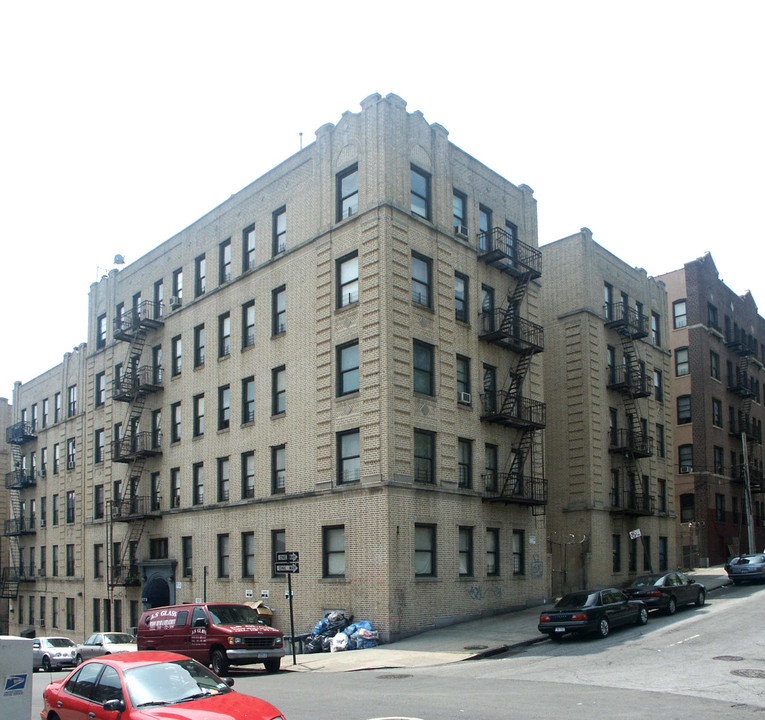 2073 Davidson Ave in Bronx, NY - Building Photo