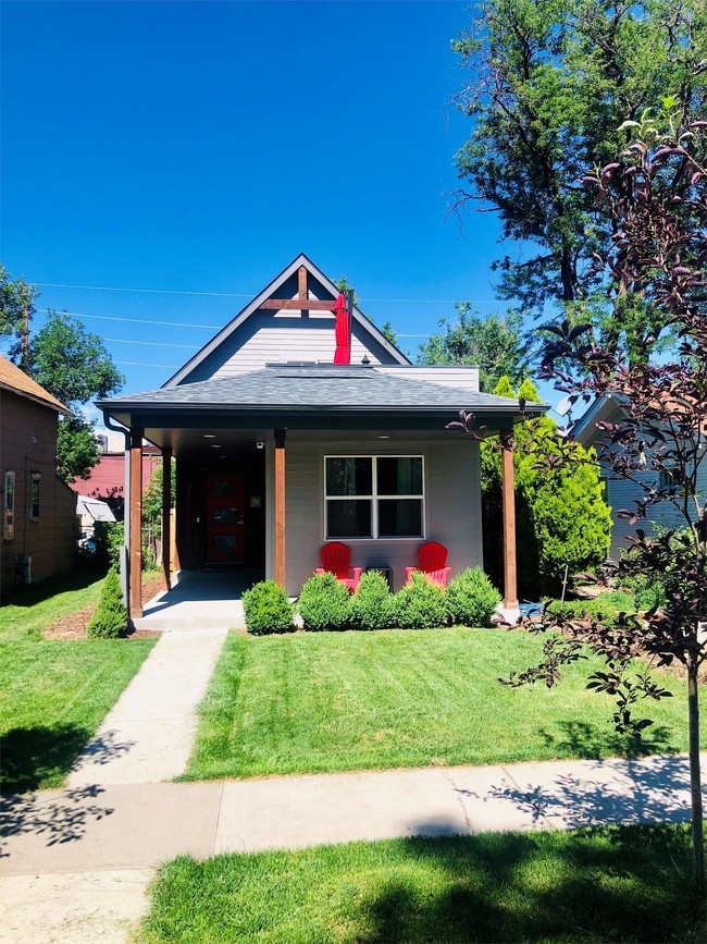 property at 2951 S Lincoln St