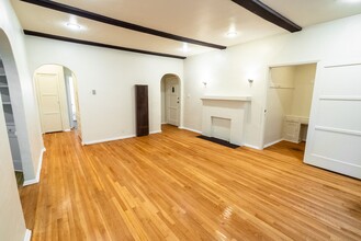 147 North Hamilton Drive in Beverly Hills, CA - Foto de edificio - Interior Photo