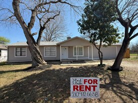 7642 Quail St in San Antonio, TX - Building Photo