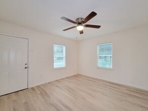 2503 Holly Ave in Pasadena, TX - Building Photo - Building Photo