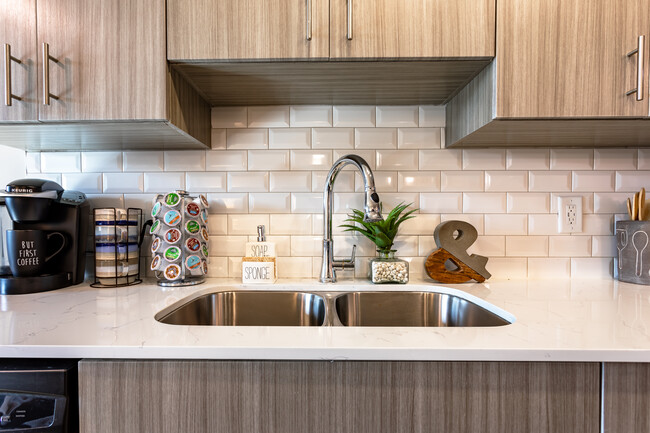 Summit Place in Charleston, SC - Building Photo - Interior Photo
